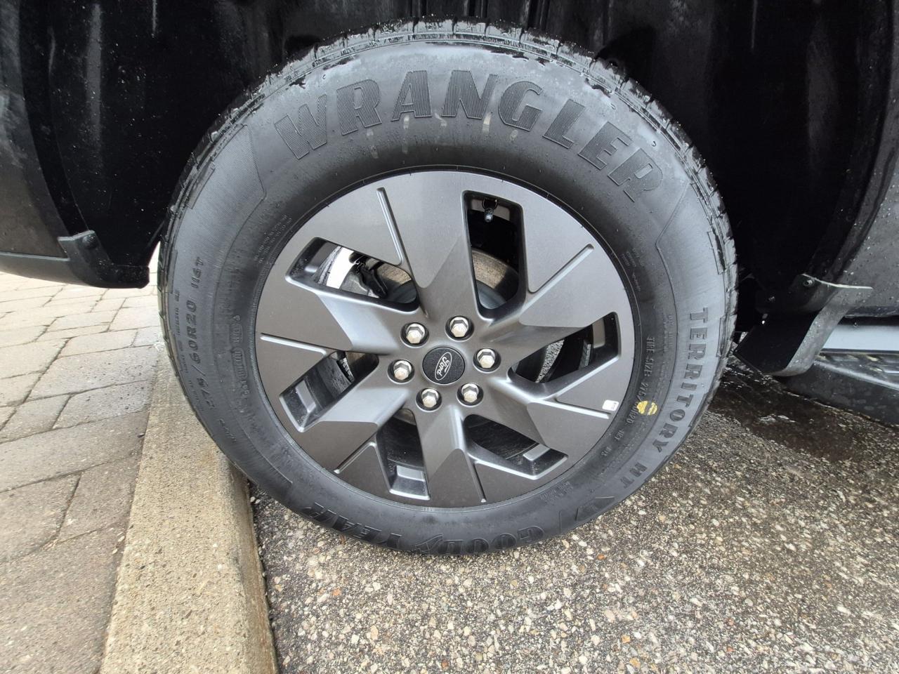 2025 Ford F-150 Lightning FLASH! EXTENDED RANGE! 20" RIMS, CLEAN CAR FAX! Photo