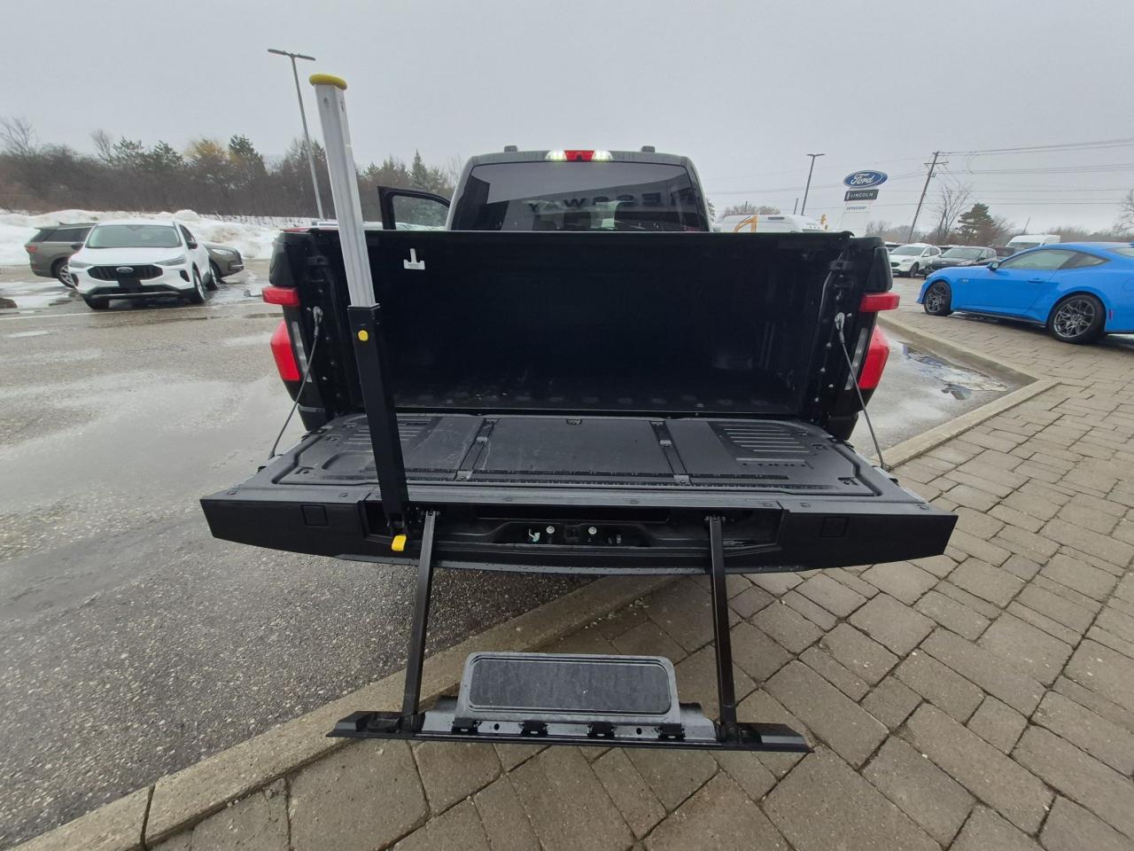 2025 Ford F-150 Lightning FLASH! EXTENDED RANGE! 20" RIMS, CLEAN CAR FAX! Photo