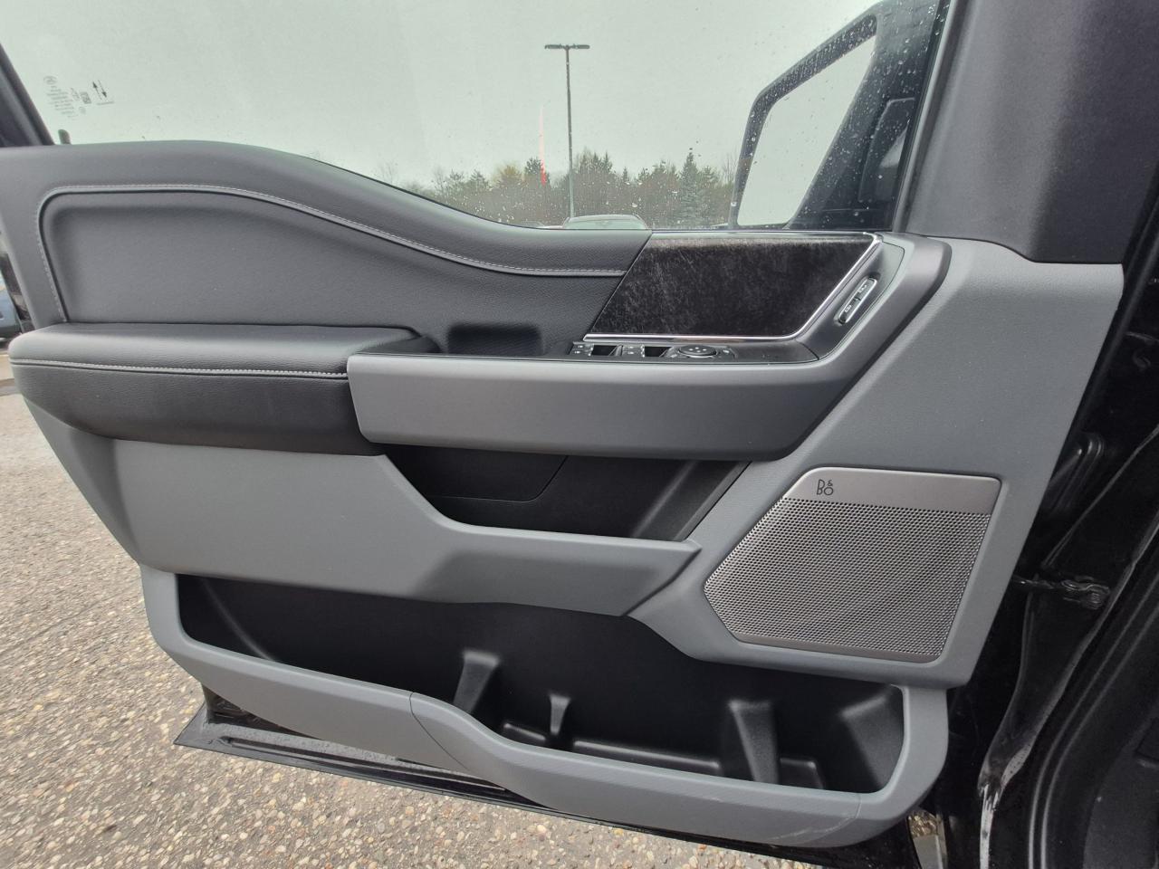 2025 Ford F-150 Lightning FLASH! EXTENDED RANGE! 20" RIMS, CLEAN CAR FAX! Photo