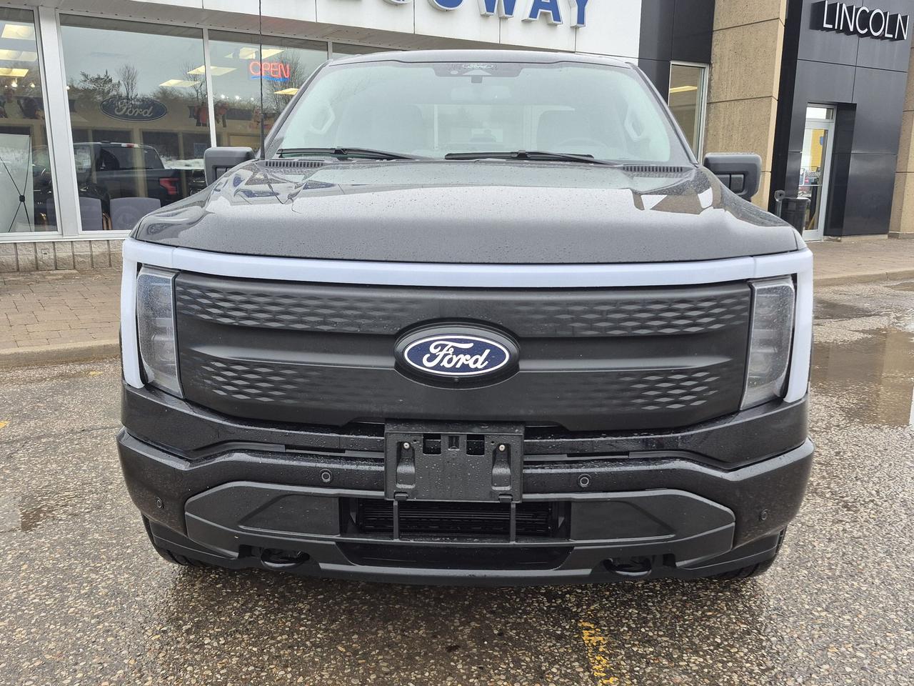 2025 Ford F-150 Lightning FLASH! EXTENDED RANGE! 20" RIMS, CLEAN CAR FAX! Photo2