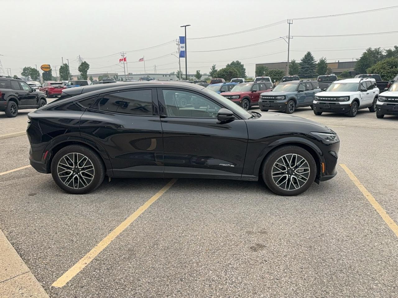 2025 Ford Mustang Mach-E PREMIUM, AWD, EXTENDED RANGE, LIKE NEW! Photo2