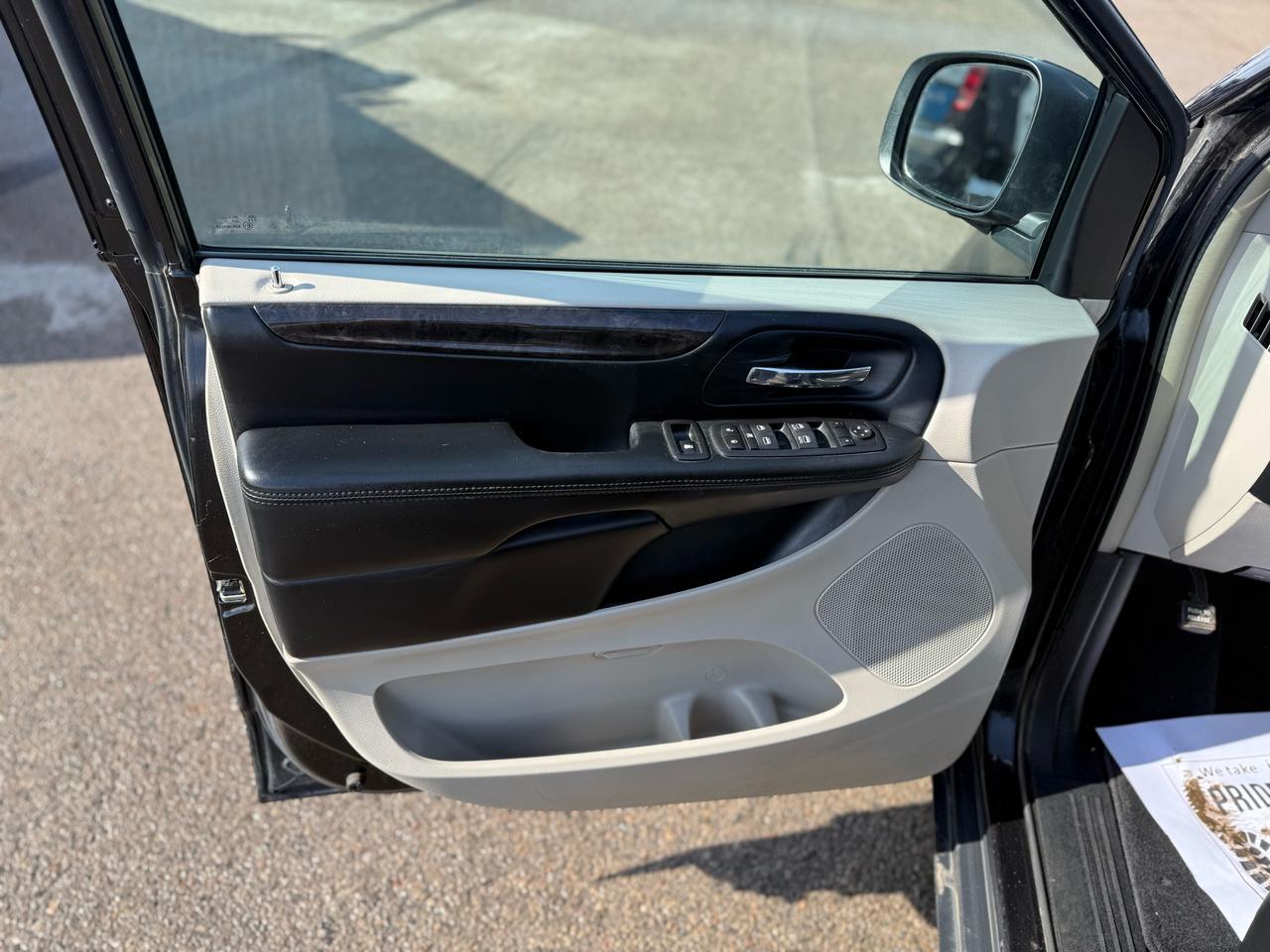 2016 Dodge Grand Caravan Crew Plus ** leather *** DVD Photo