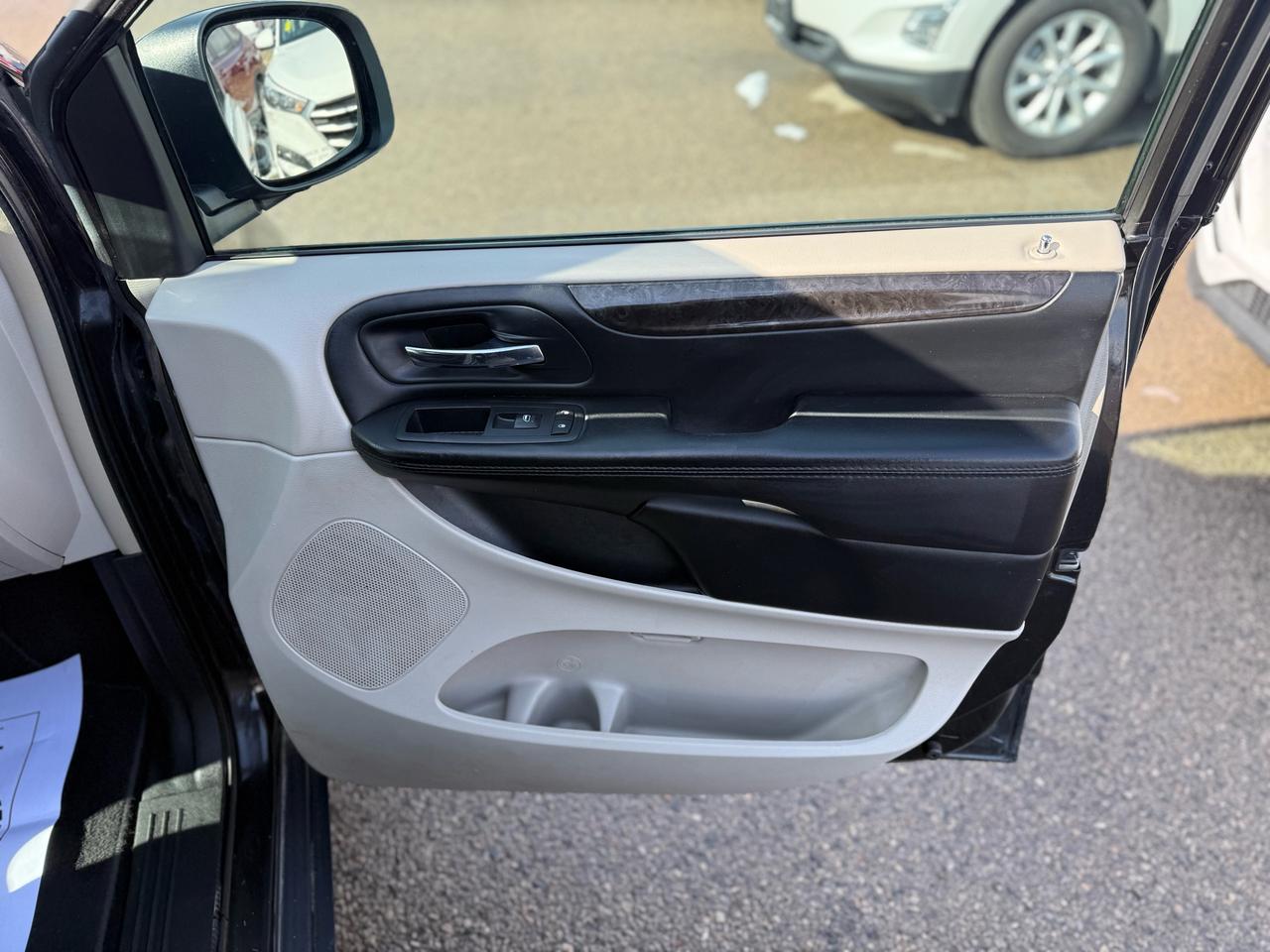 2016 Dodge Grand Caravan Crew Plus ** leather *** DVD Photo