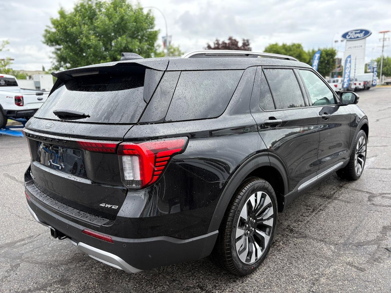 2026 Ford Explorer Platinum Photo4