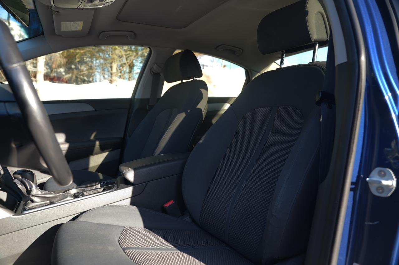 2017 Hyundai Elantra SE 6AT Photo