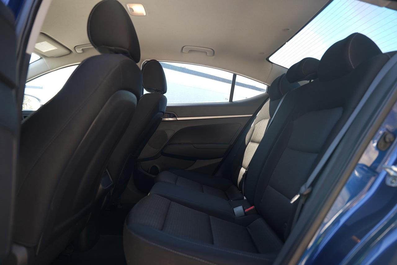 2017 Hyundai Elantra SE 6AT Photo