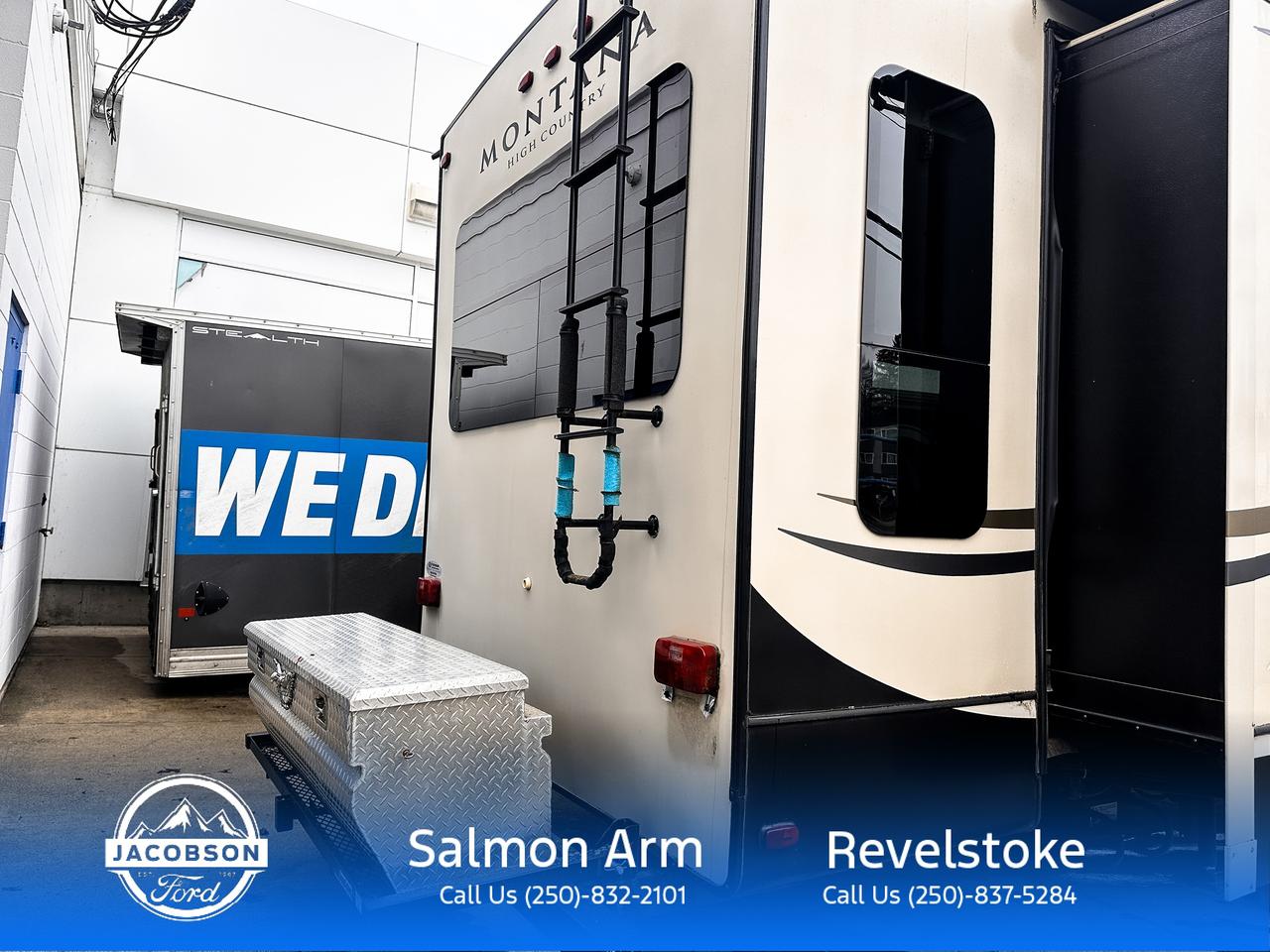 2016 Keystone RV Montana 305RL Photo3