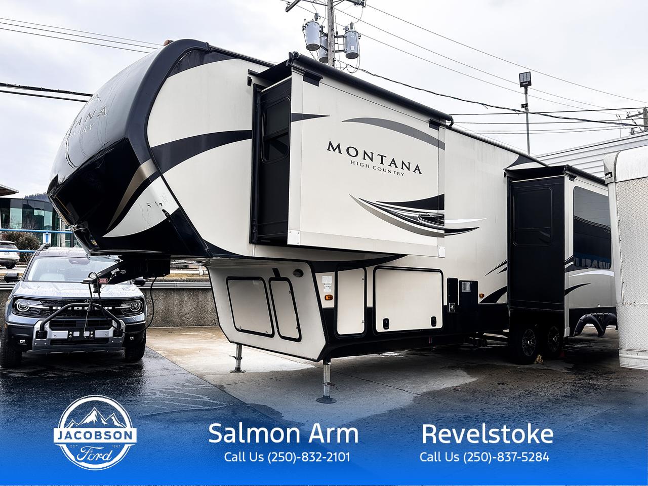 2016 Keystone RV Montana 305RL Photo4