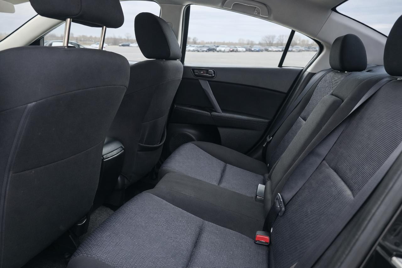 2010 Mazda MAZDA3 GX Photo