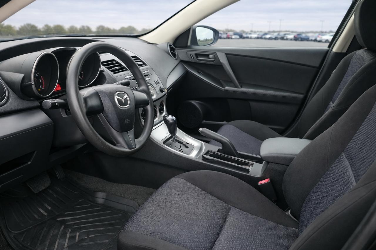 2010 Mazda MAZDA3 GX Photo