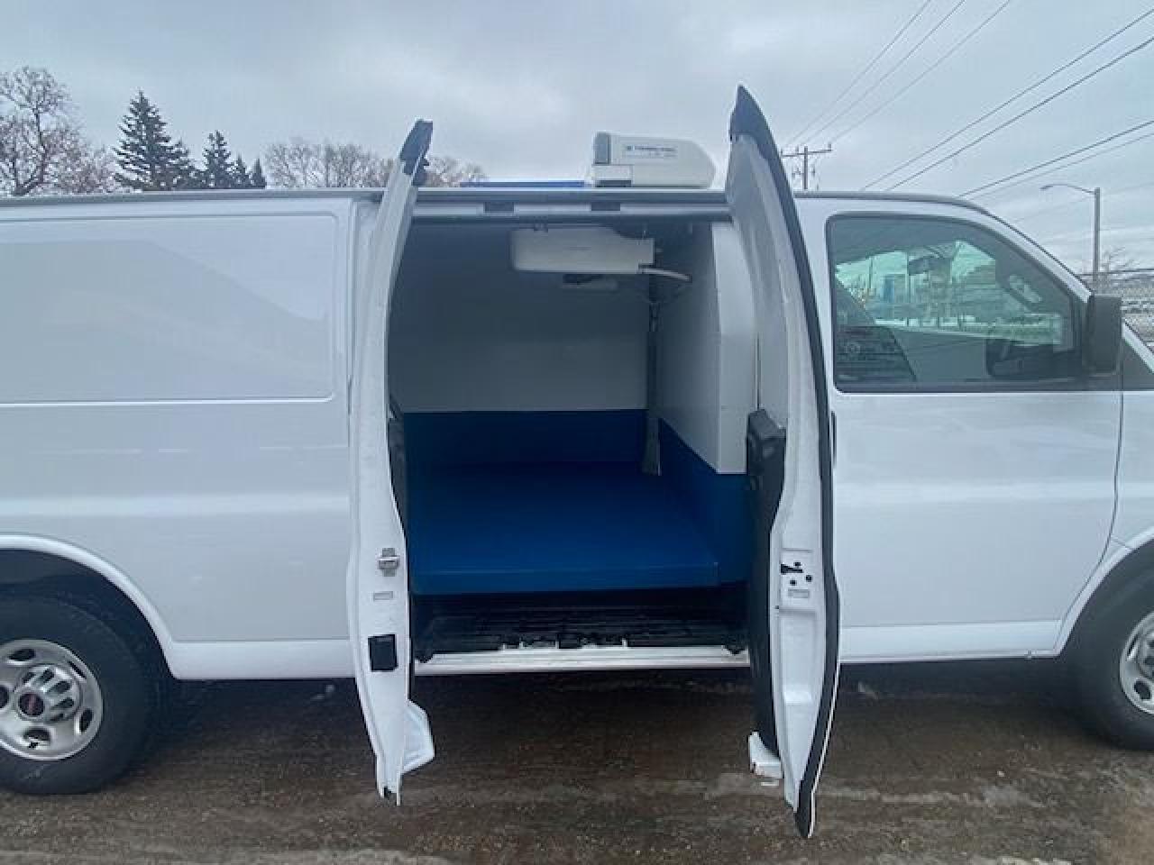 2022 GMC Savana Cargo Van TRY B 4 YOU BUY - THERMO KING REFRIGERATED VAN Photo