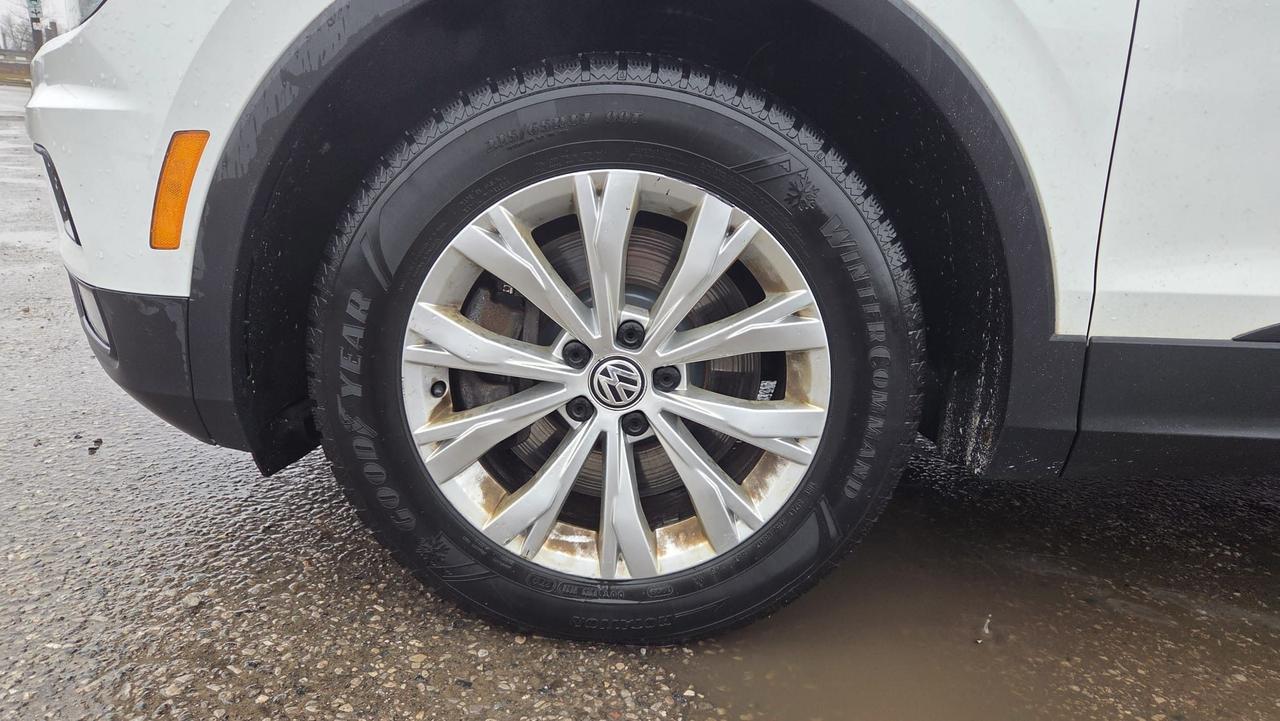 2018 Volkswagen Tiguan Trendline, 2 SETS OF WHEELS, WELL MAINTAINED, CERT Photo
