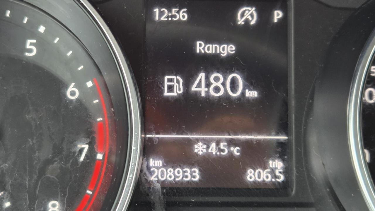 2018 Volkswagen Tiguan Trendline, 2 SETS OF WHEELS, WELL MAINTAINED, CERT Photo