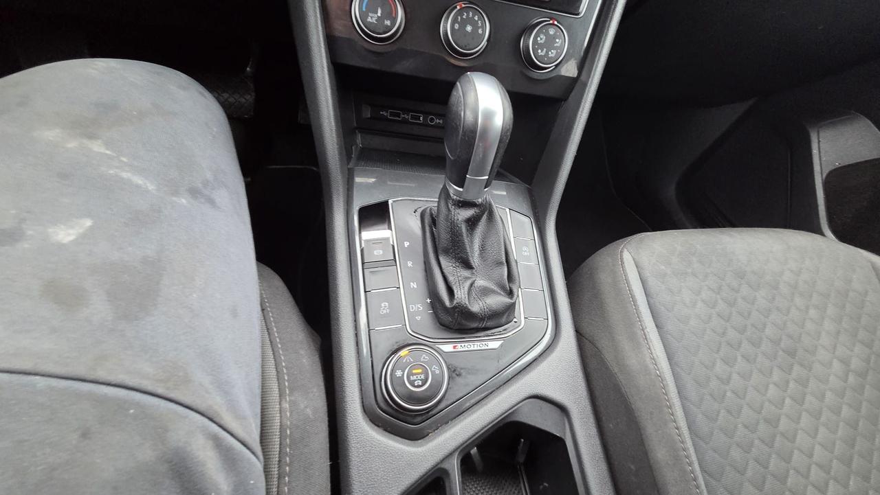 2018 Volkswagen Tiguan Trendline, 2 SETS OF WHEELS, WELL MAINTAINED, CERT Photo