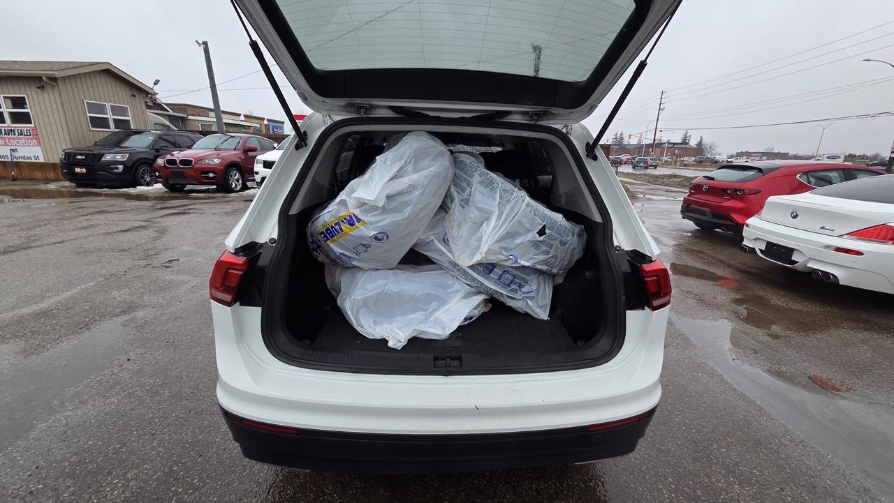 2018 Volkswagen Tiguan Trendline, 2 SETS OF WHEELS, WELL MAINTAINED, CERT Photo