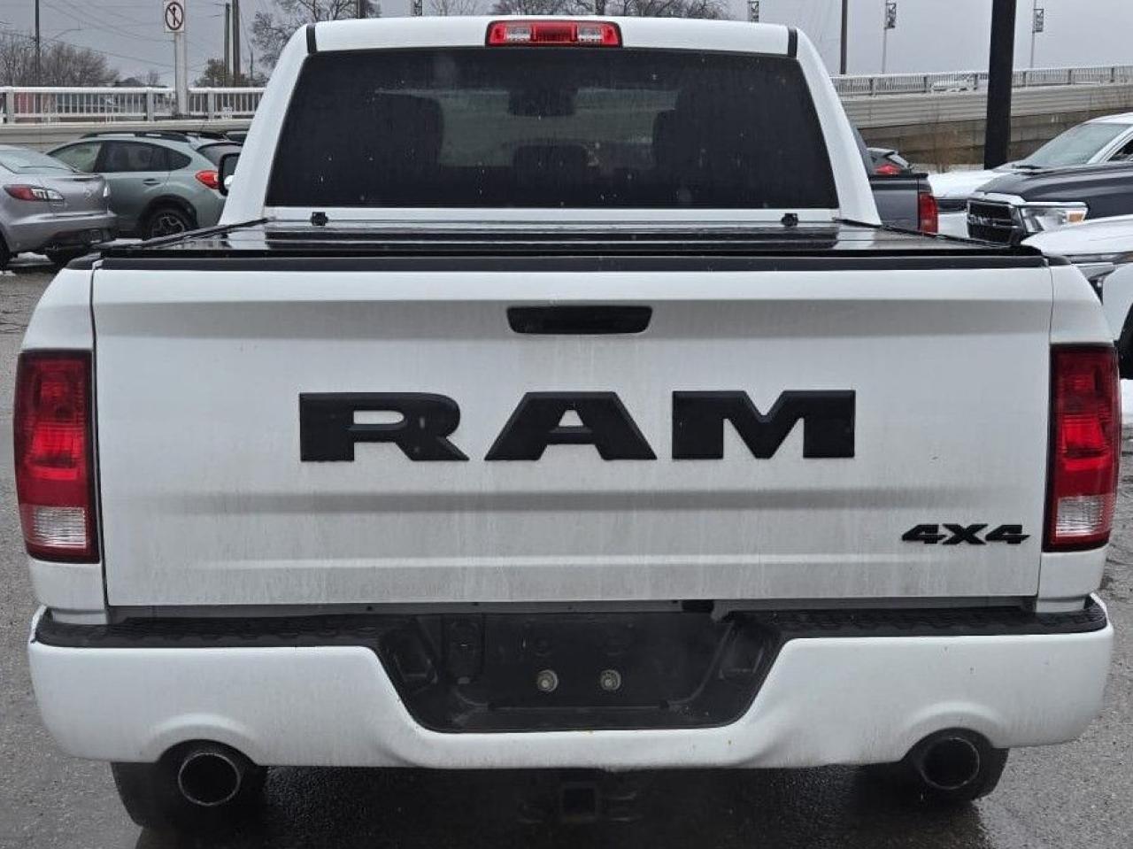 2019 RAM 1500 Classic EXPRESS / NO ACCIDENTS / 5.7L / 4WD / SHORT BOX Photo