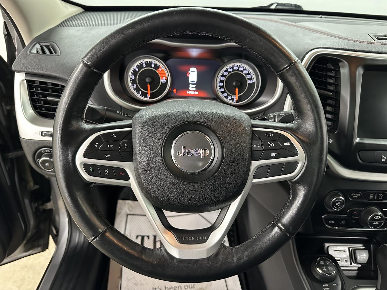 2017 Jeep Cherokee Trailhawk | 4X4 | PANO SUNROOF | DRIVE MODES Photo11