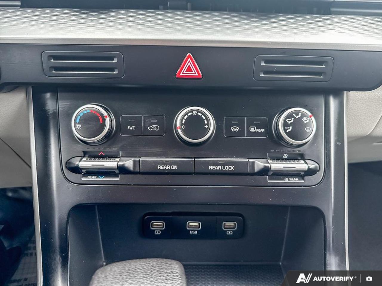 2022 Kia Carnival LX / NO ACCIDENTS / CRUISE / BLUETOOTH /CAP CHAIRS Photo