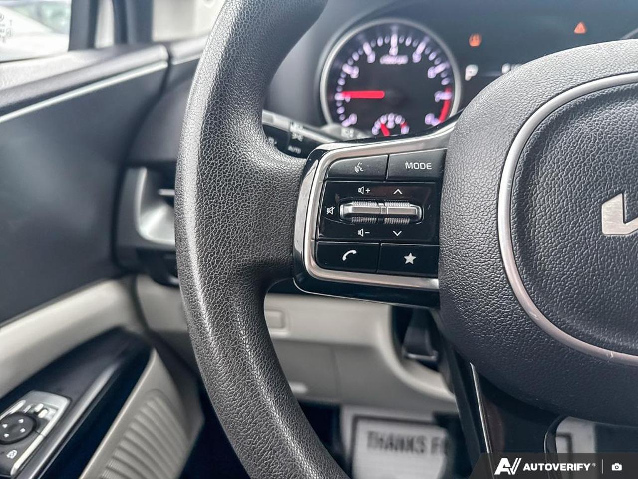 2022 Kia Carnival LX / NO ACCIDENTS / CRUISE / BLUETOOTH /CAP CHAIRS Photo