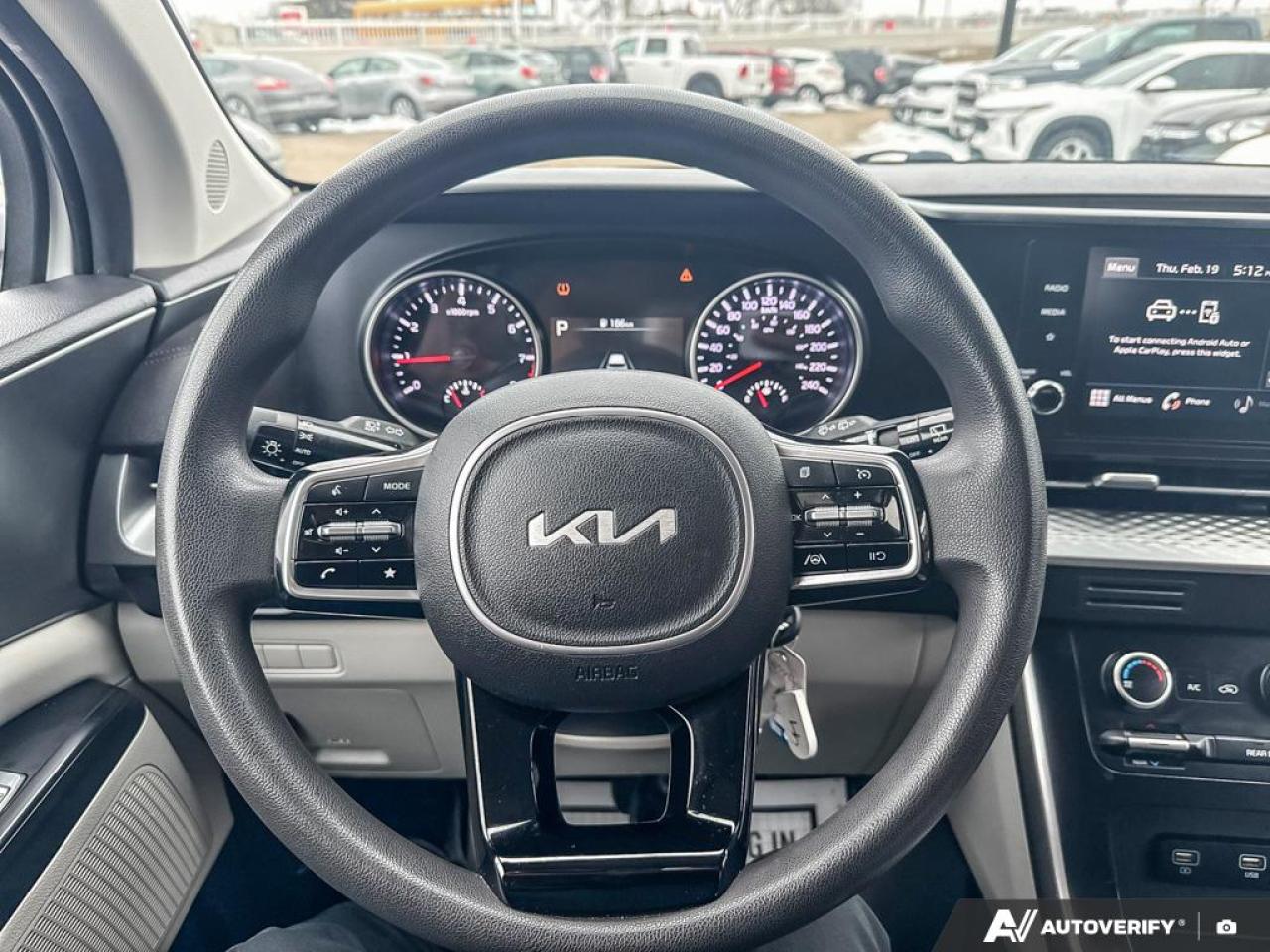 2022 Kia Carnival LX / NO ACCIDENTS / CRUISE / BLUETOOTH /CAP CHAIRS Photo