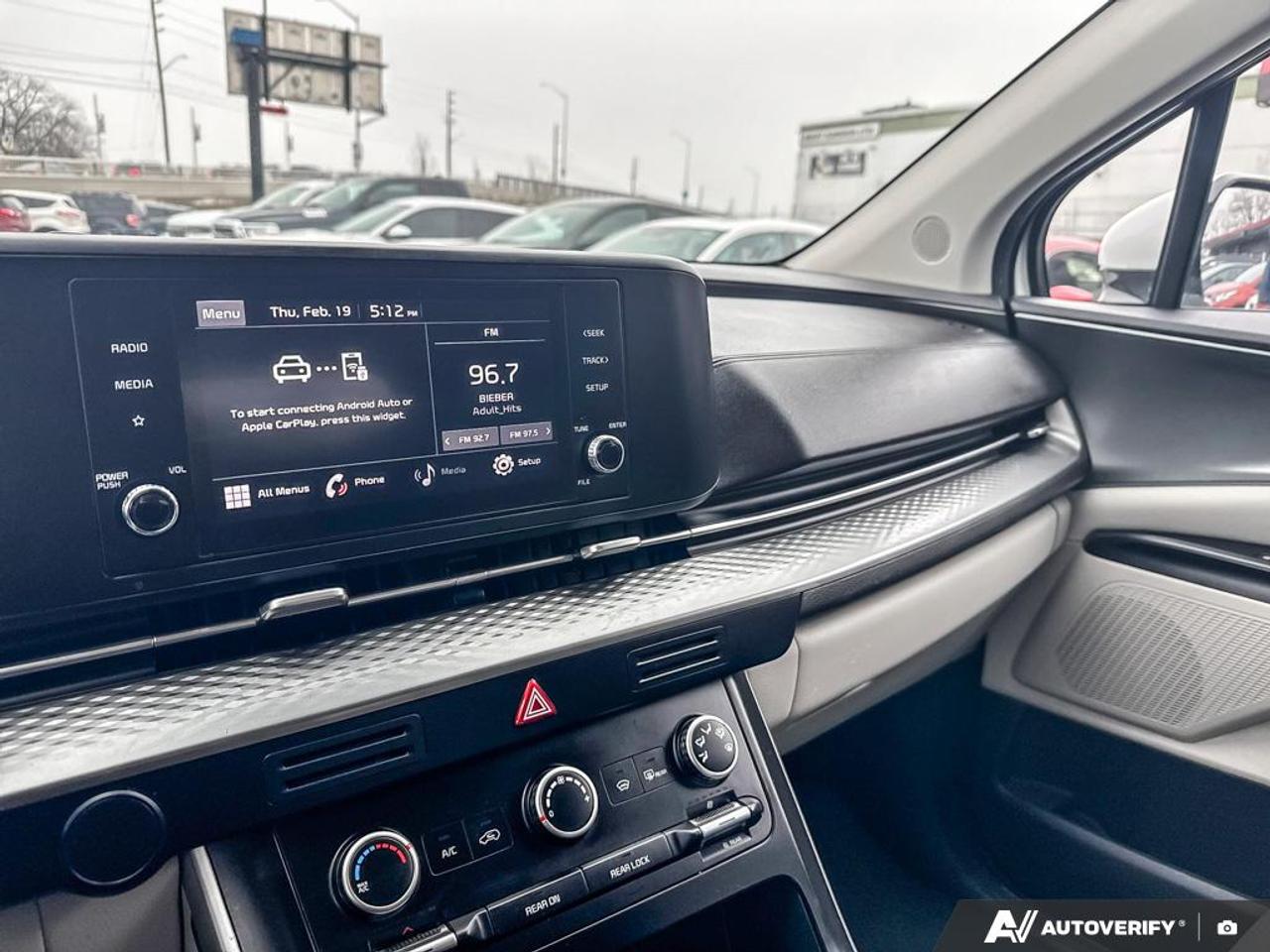 2022 Kia Carnival LX / NO ACCIDENTS / CRUISE / BLUETOOTH /CAP CHAIRS Photo