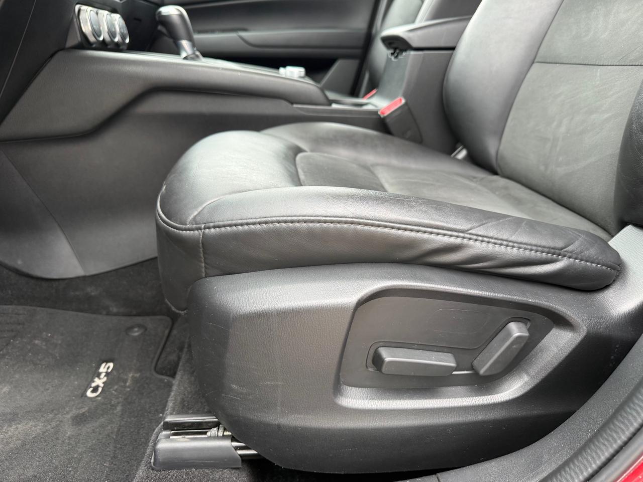 2021 Mazda CX-5 GS Heated Steering and Seats! Photo