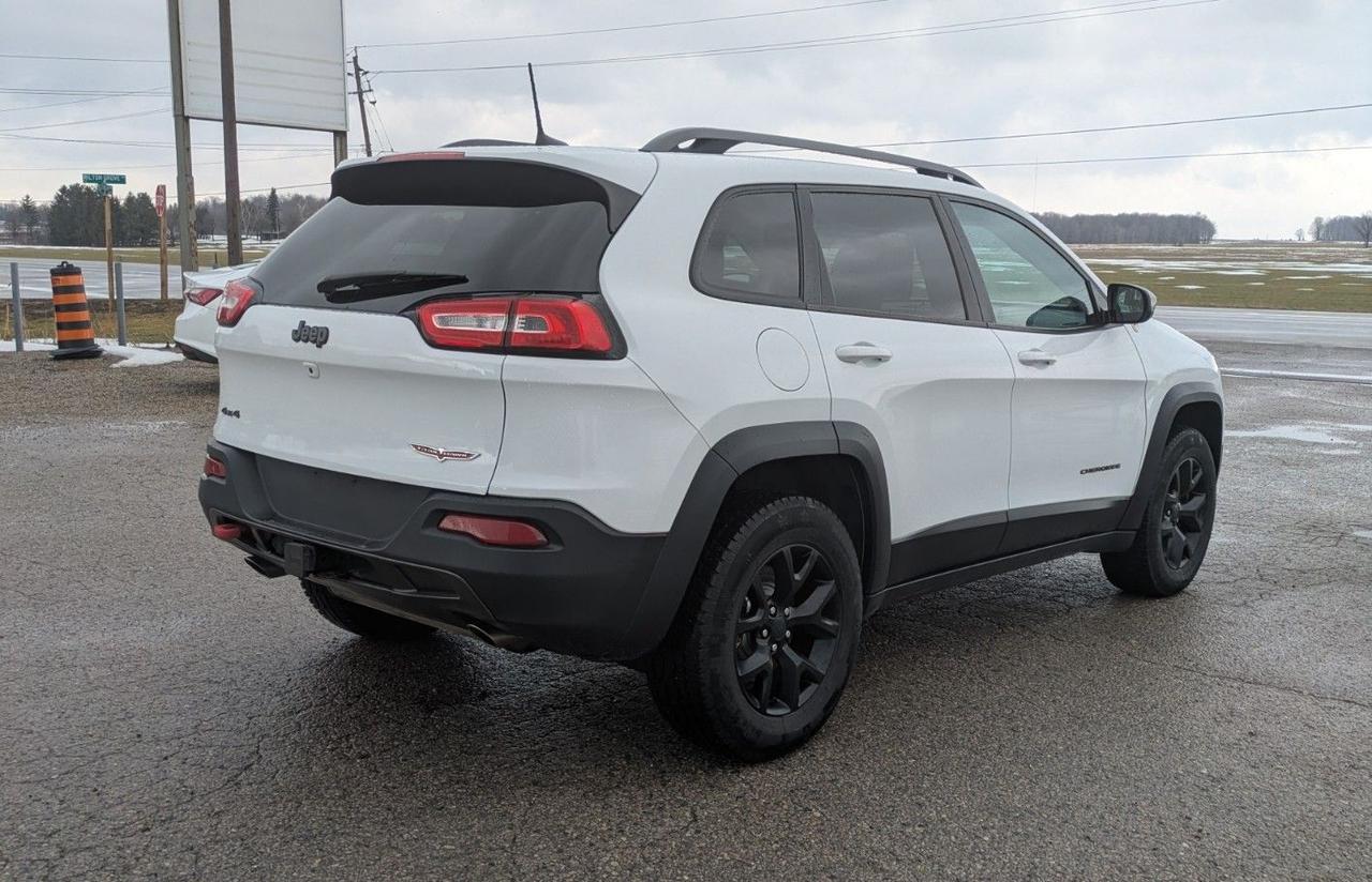 2017 Jeep Cherokee 4WD 4dr Trailhawk Photo4