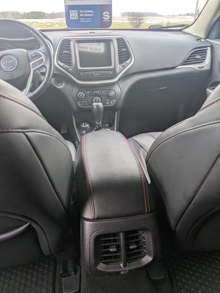 2017 Jeep Cherokee 4WD 4dr Trailhawk Photo