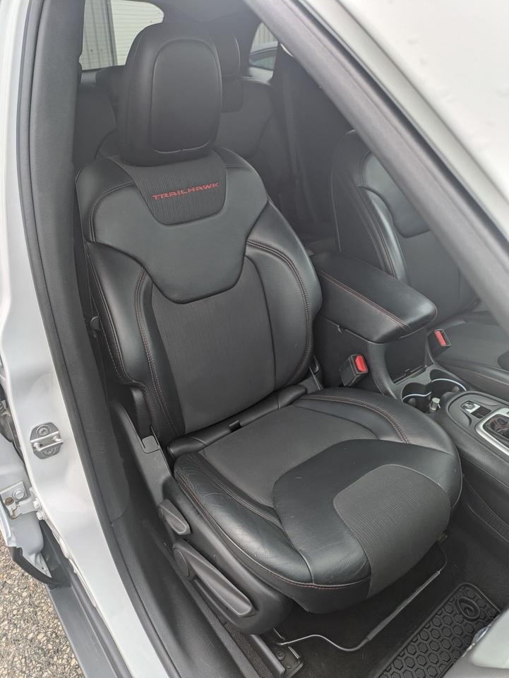 2017 Jeep Cherokee 4WD 4dr Trailhawk Photo