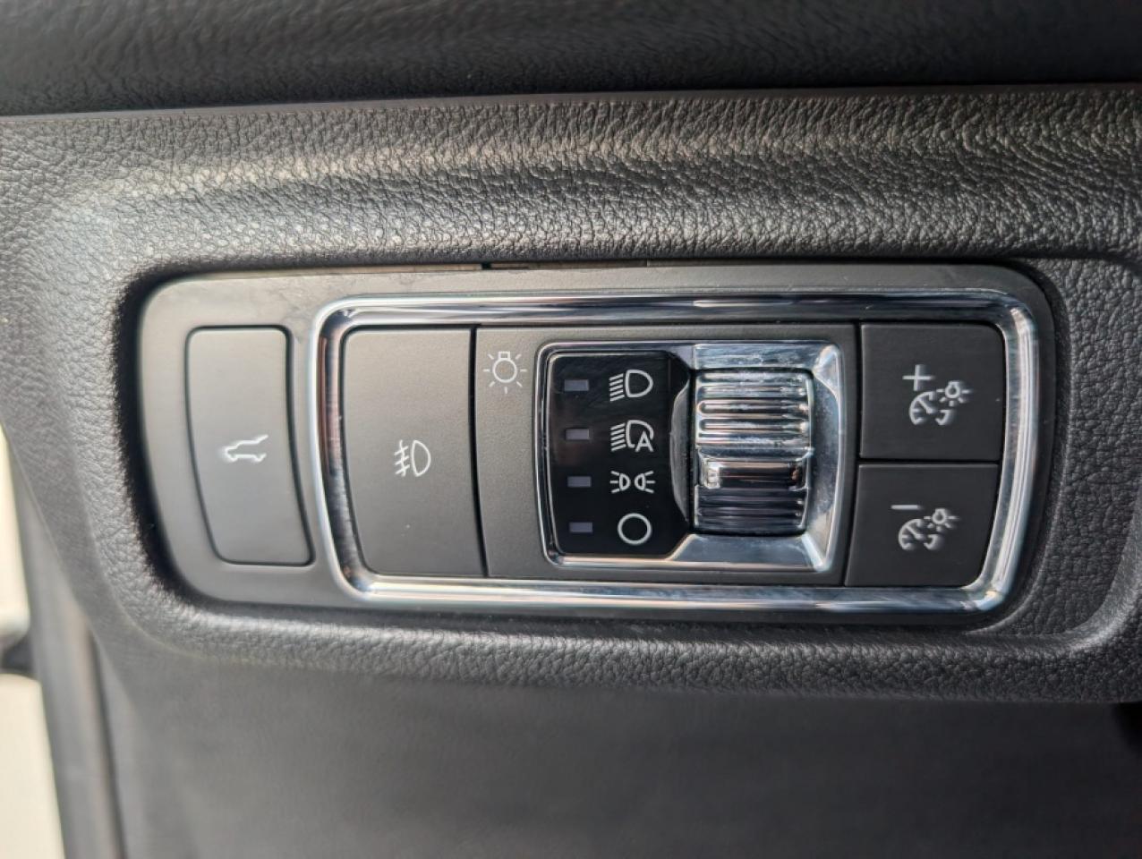 2021 Lincoln Corsair RESERVE / NAVIGATION/ PANO SUNROOF/ BLIND SPOT / - Photo #28