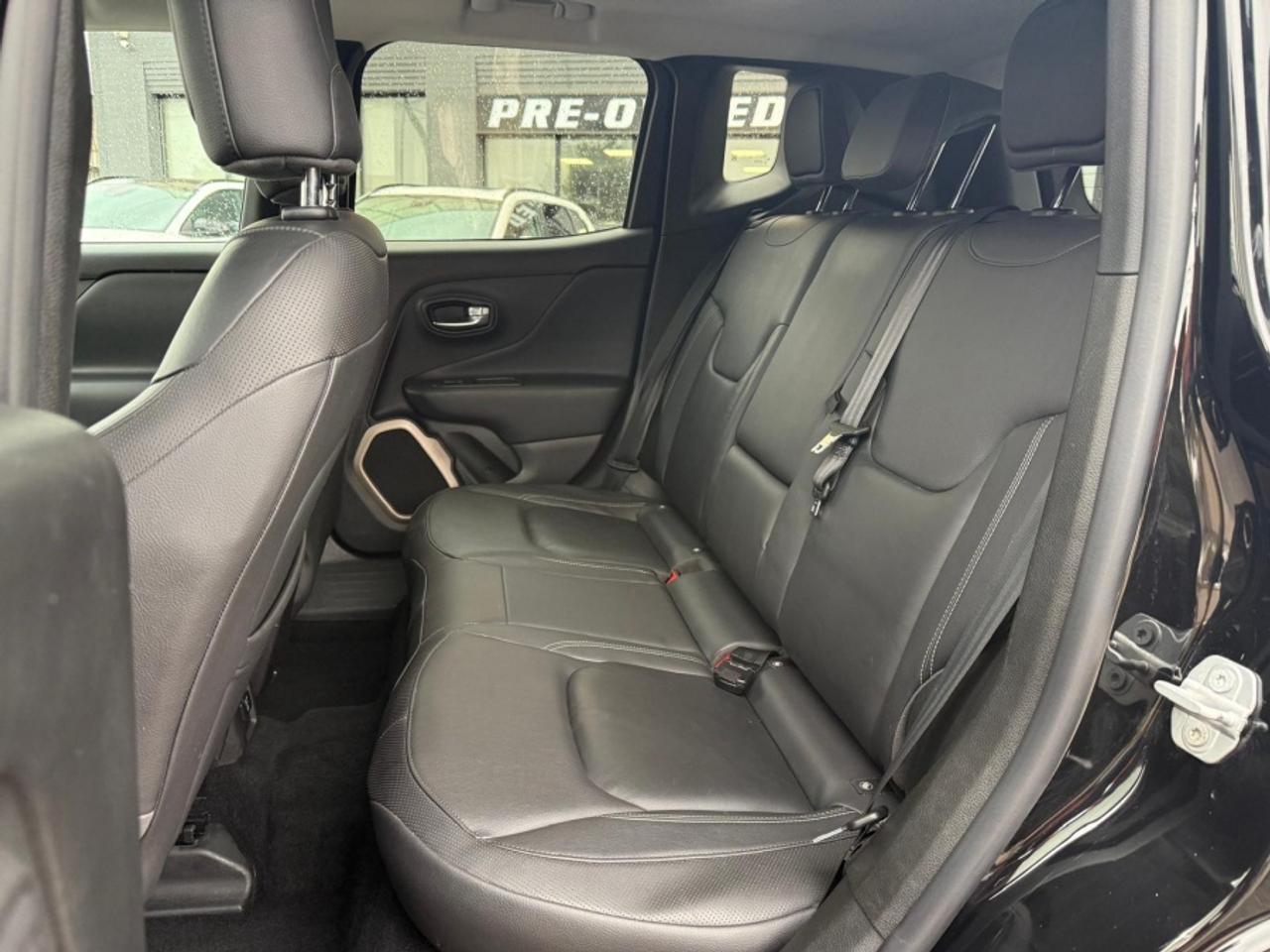 2017 Jeep Renegade LIMITED / NAVIGATION / POWER SUNROOF / LEATHER HEA - Photo #17