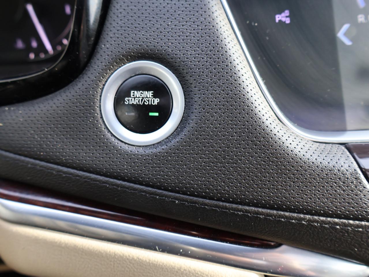 2018 Cadillac XT5 V6 PREMIUM LUXURY AWD *ACCIDENT FREE* CAMERA NAV BLUETOOTH LEATHER PANO ROOF CRUISE ALLOYS Photo