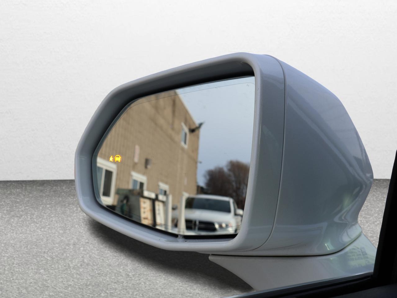 2018 Cadillac XT5 V6 PREMIUM LUXURY AWD *ACCIDENT FREE* CAMERA NAV BLUETOOTH LEATHER PANO ROOF CRUISE ALLOYS Photo