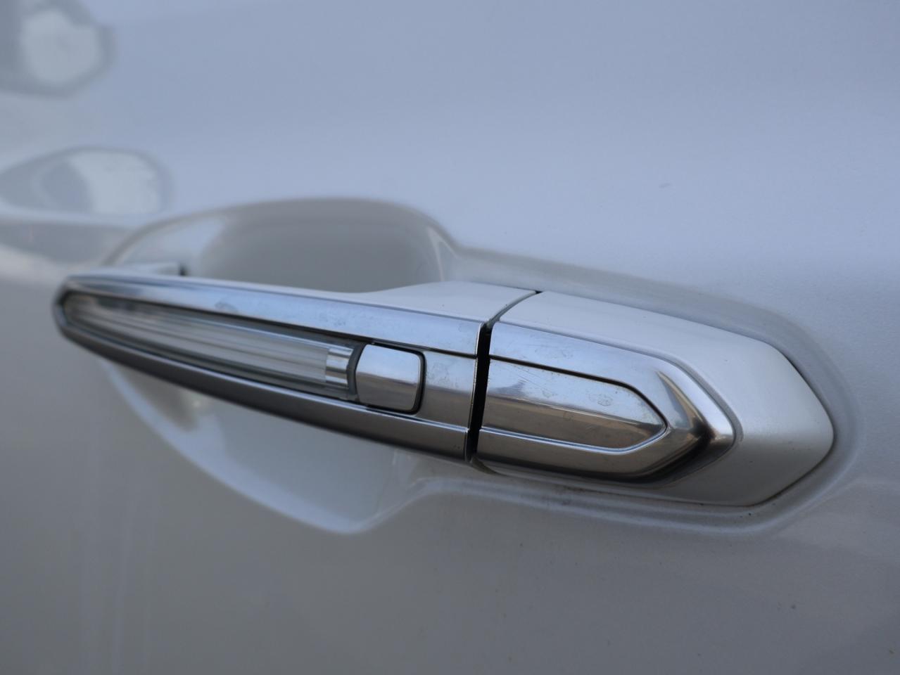 2018 Cadillac XT5 V6 PREMIUM LUXURY AWD *ACCIDENT FREE* CAMERA NAV BLUETOOTH LEATHER PANO ROOF CRUISE ALLOYS Photo