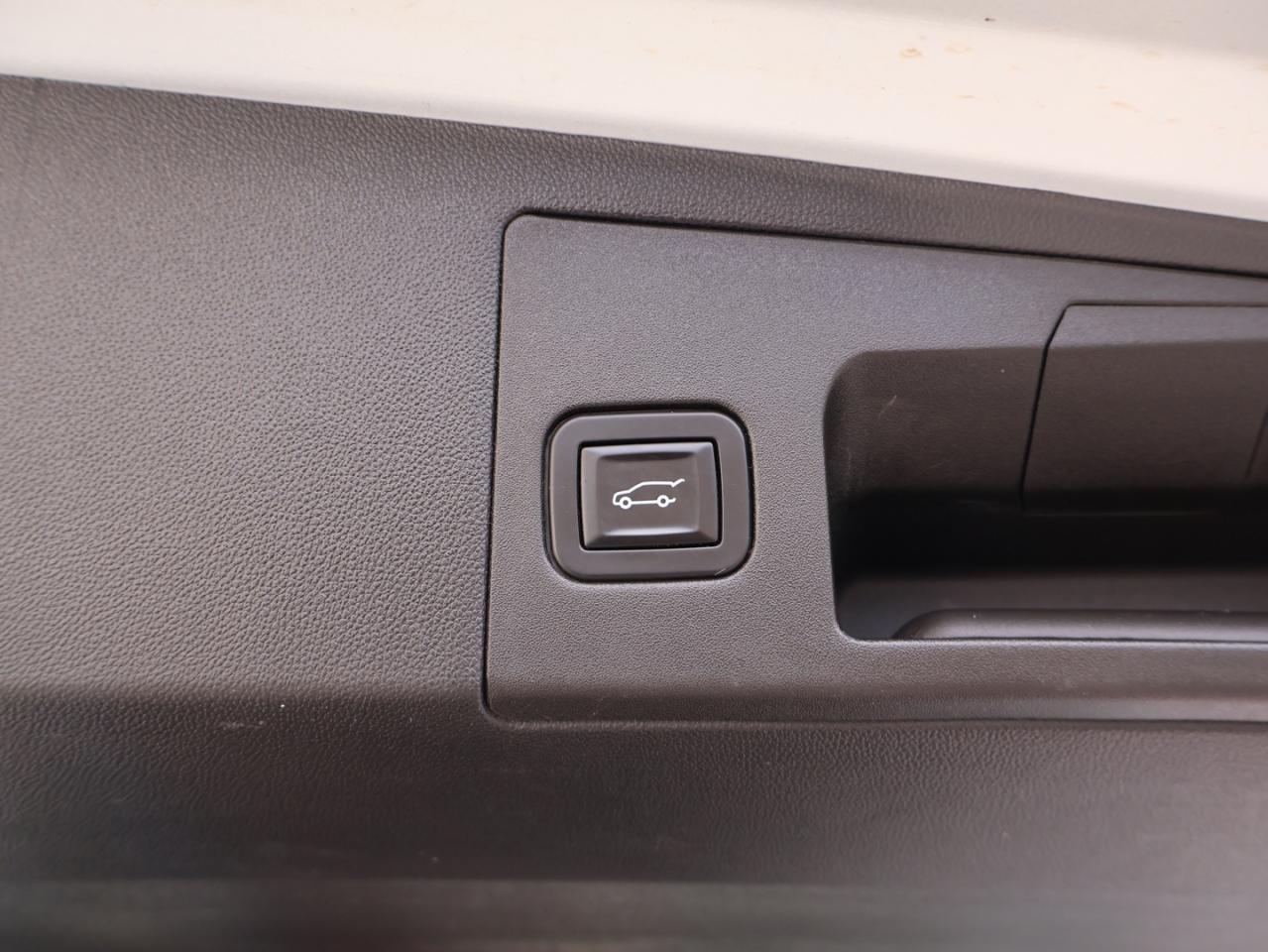 2018 Cadillac XT5 V6 PREMIUM LUXURY AWD *ACCIDENT FREE* CAMERA NAV BLUETOOTH LEATHER PANO ROOF CRUISE ALLOYS Photo