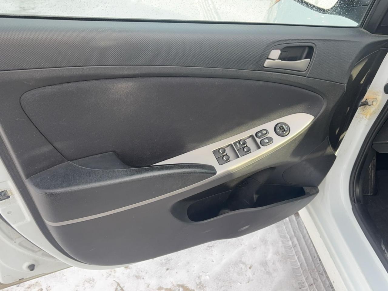 2017 Hyundai Accent SE Photo