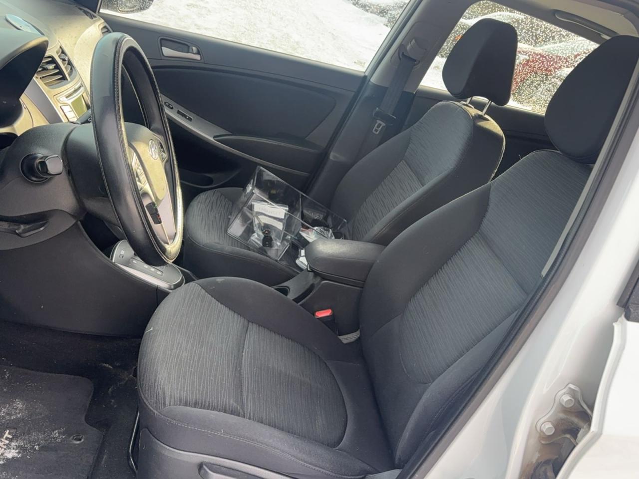 2017 Hyundai Accent SE Photo3