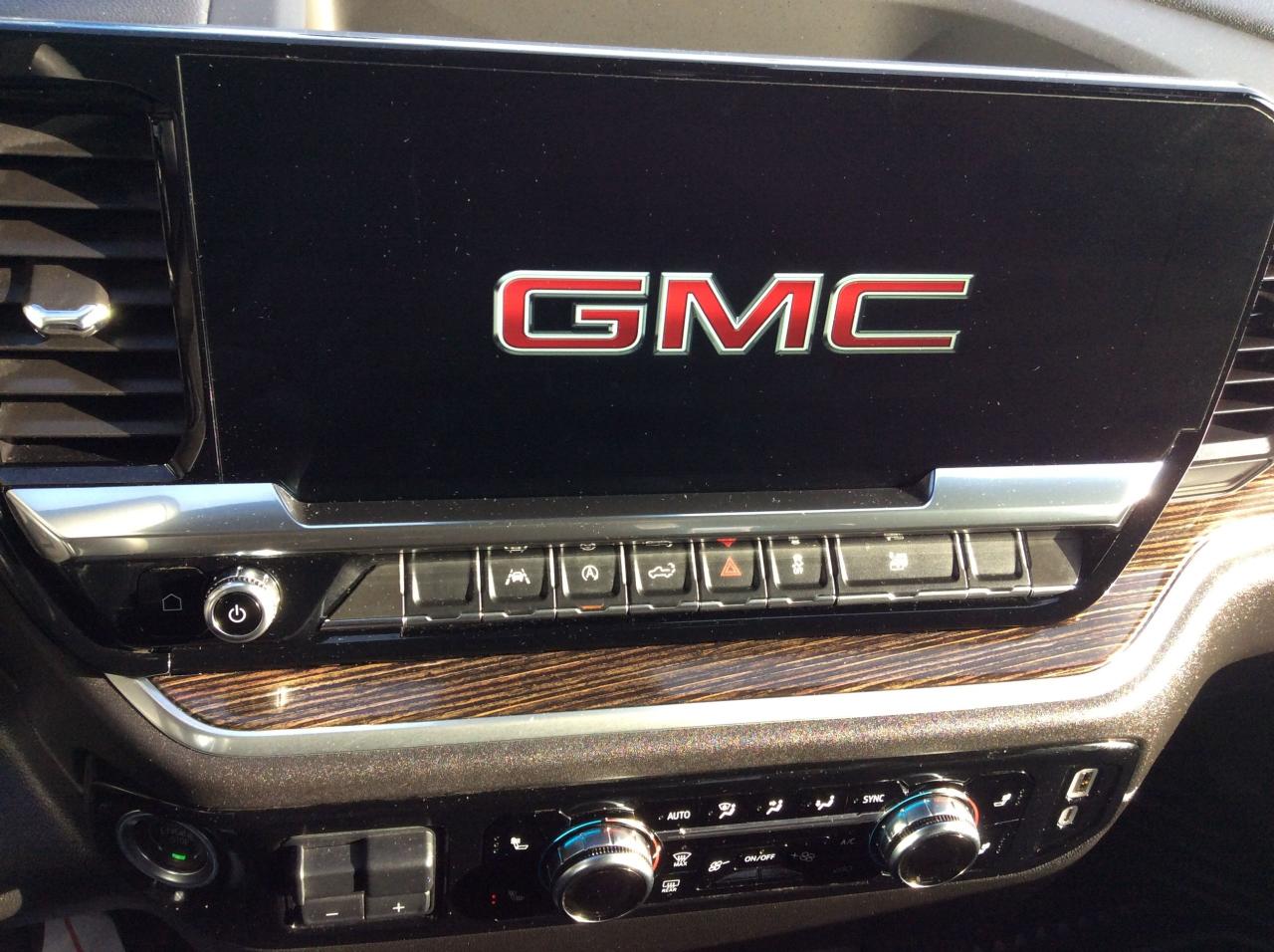 2024 GMC Sierra 1500 SLE Photo