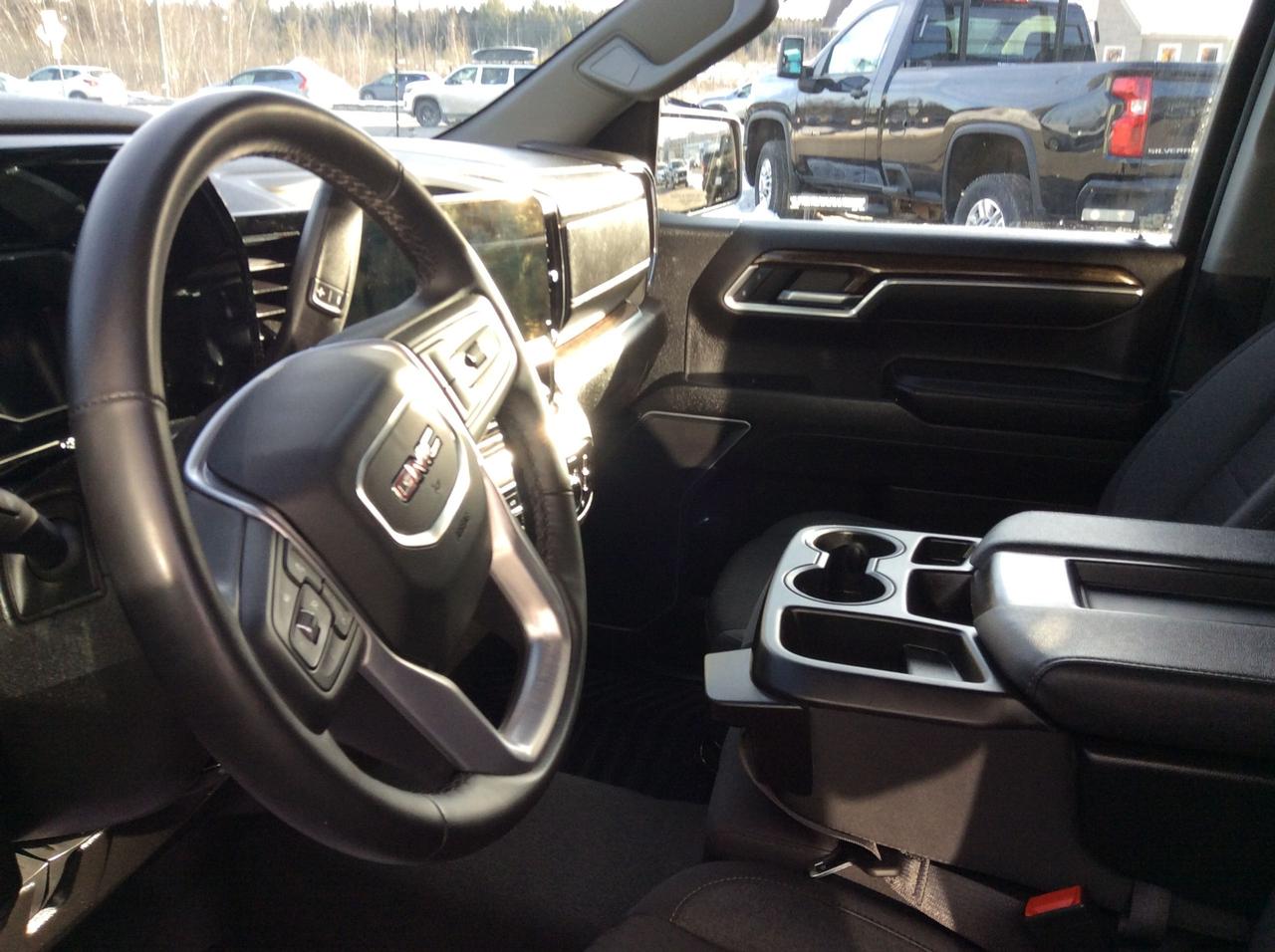 2024 GMC Sierra 1500 SLE Photo3