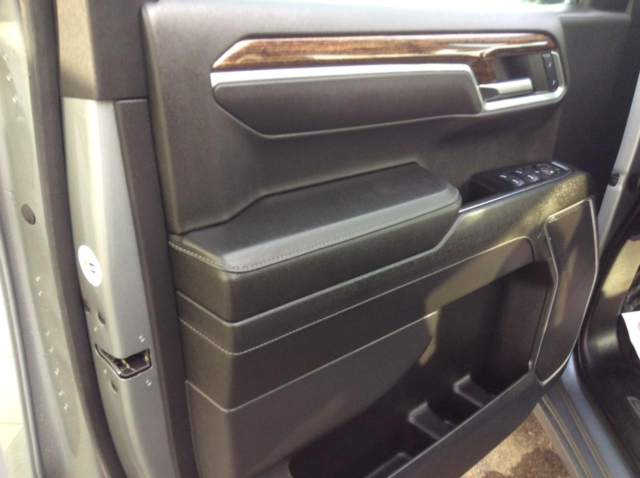 2024 GMC Sierra 1500 SLE Photo2