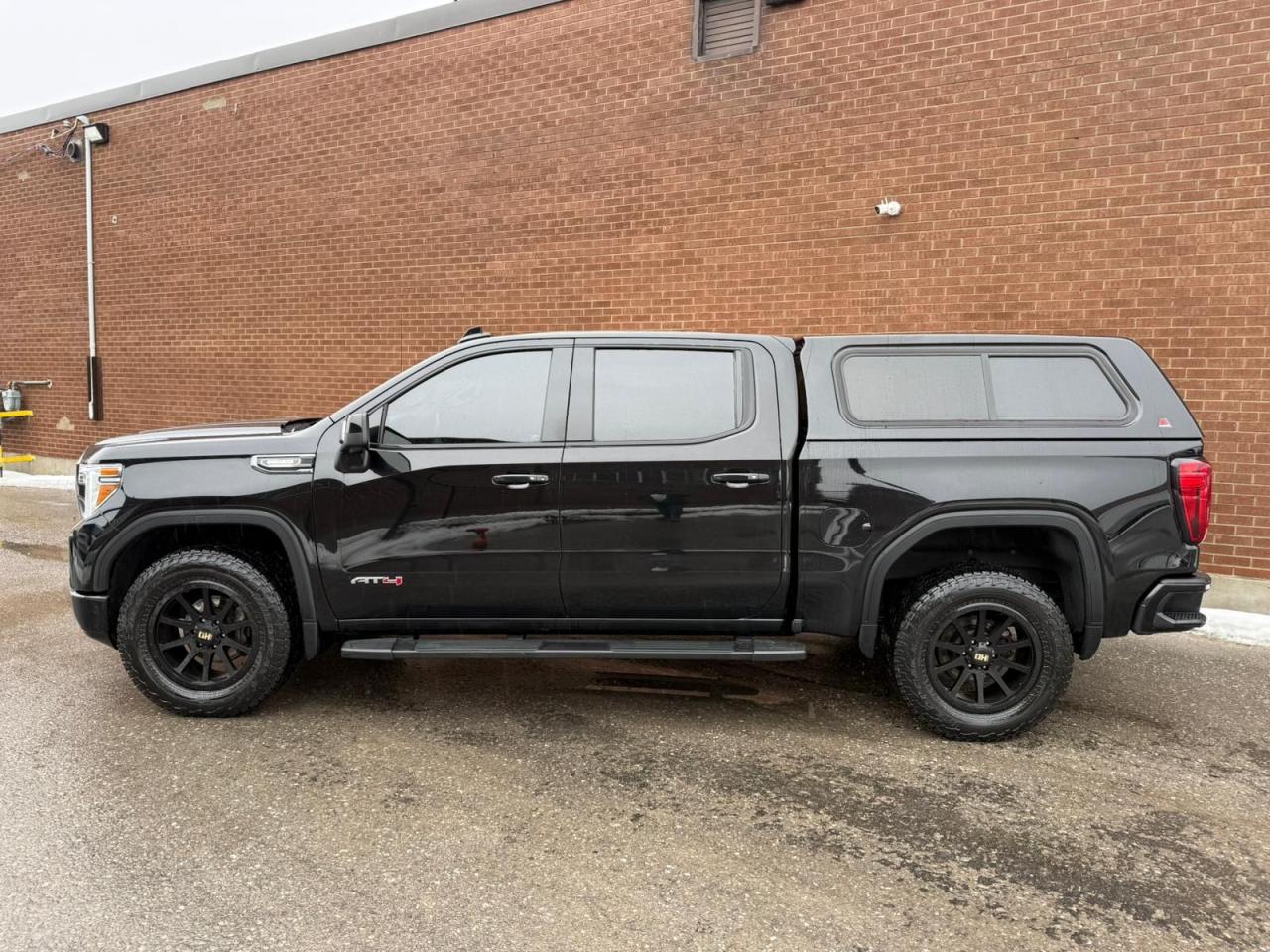 2022 GMC Sierra 1500 AT4 Photo2