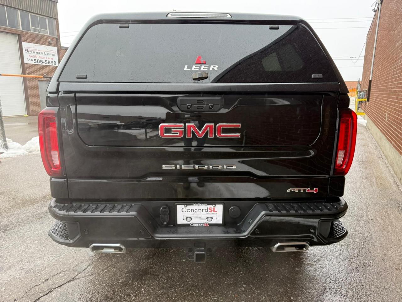 2022 GMC Sierra 1500 AT4 Photo3