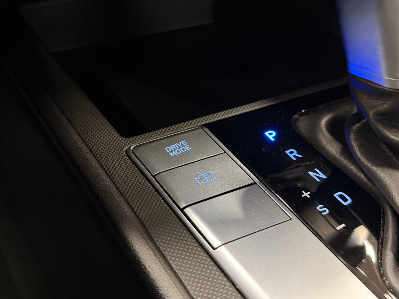 2024 Hyundai Elantra Preferred+One Owner+CLEAN CARFAX Photo