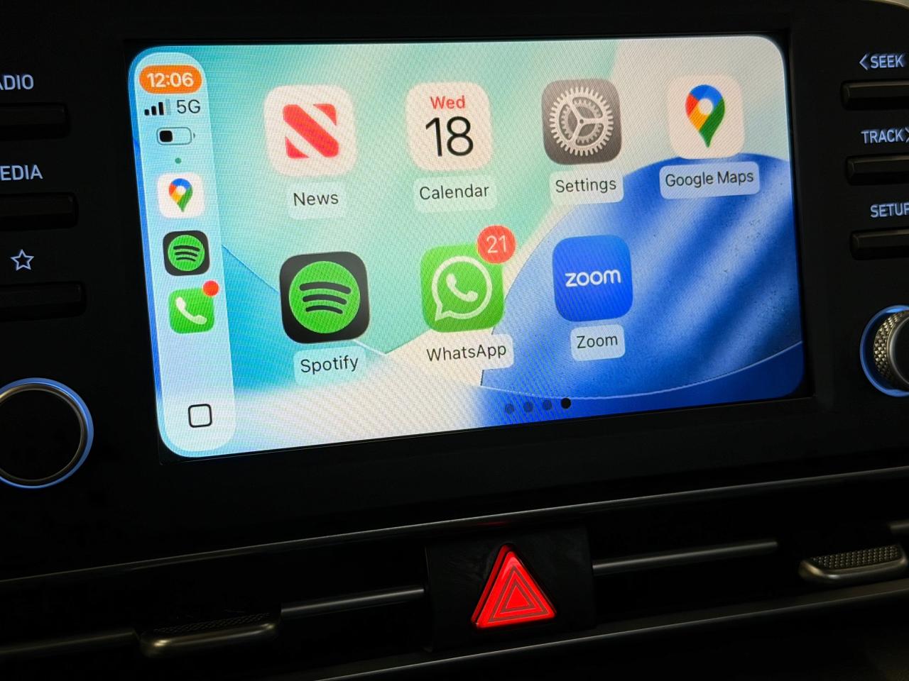 2024 Hyundai Elantra Preferred+One Owner+CLEAN CARFAX Photo