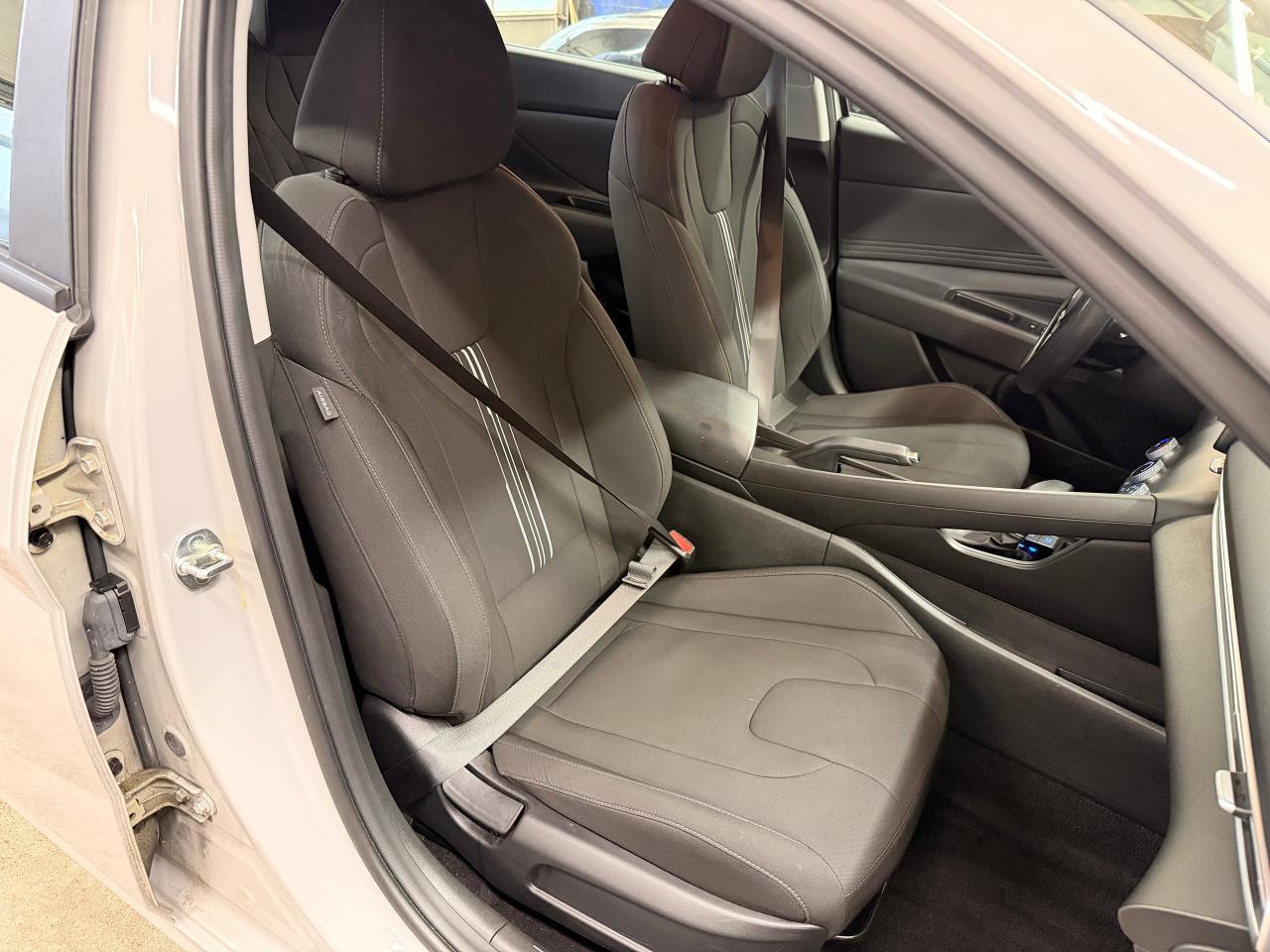 2024 Hyundai Elantra Preferred+One Owner+CLEAN CARFAX Photo22