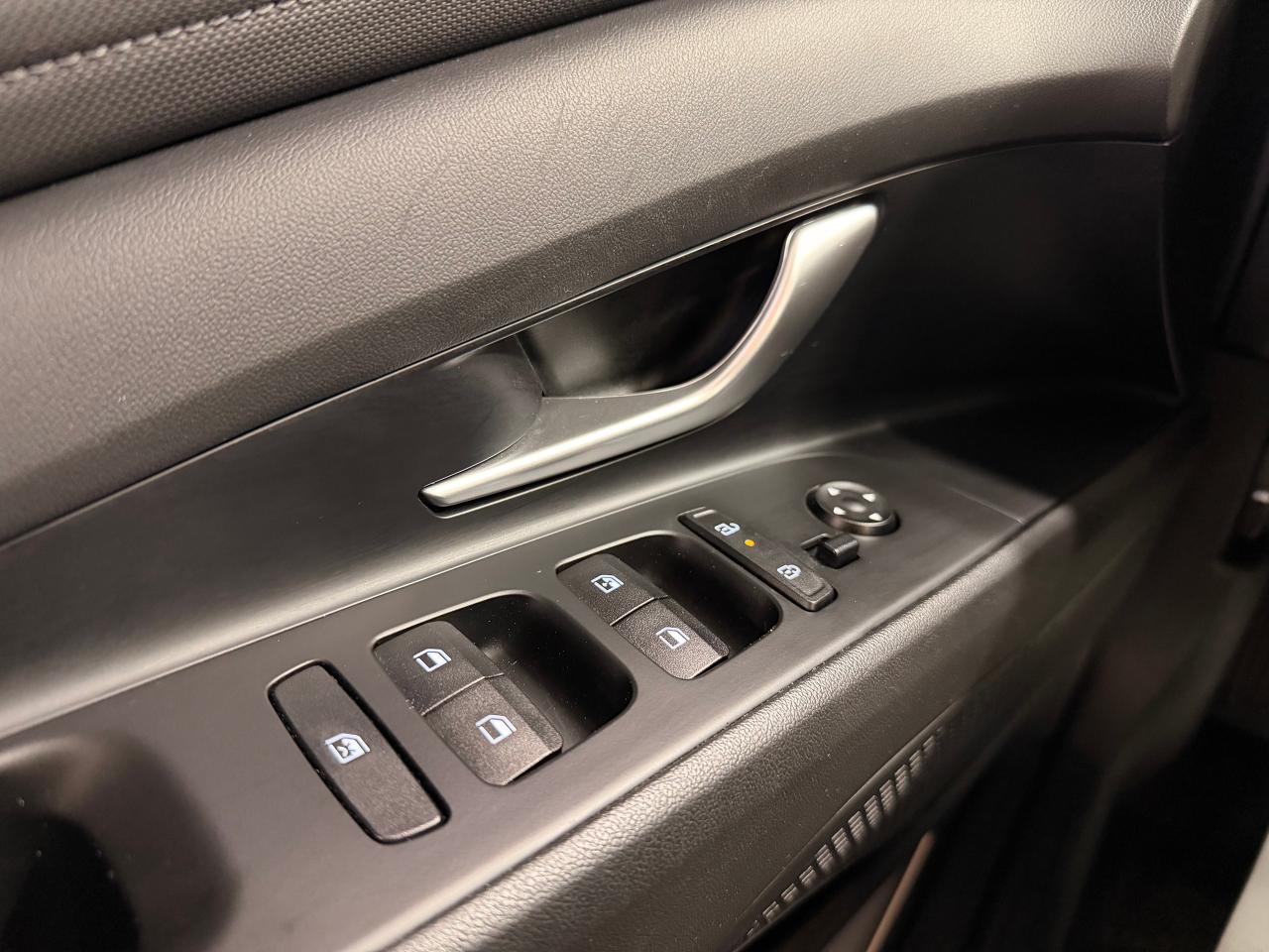 2024 Hyundai Elantra Preferred+One Owner+CLEAN CARFAX Photo104