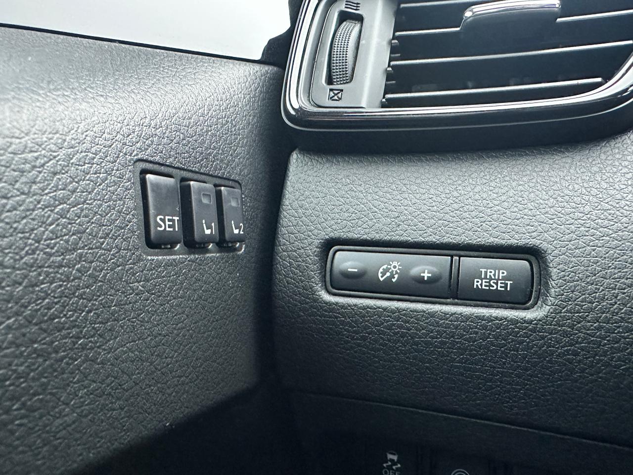 2018 Nissan Rogue SL AWD HeatedLeather PanoRoof NAV BOSE 360-Camera Photo