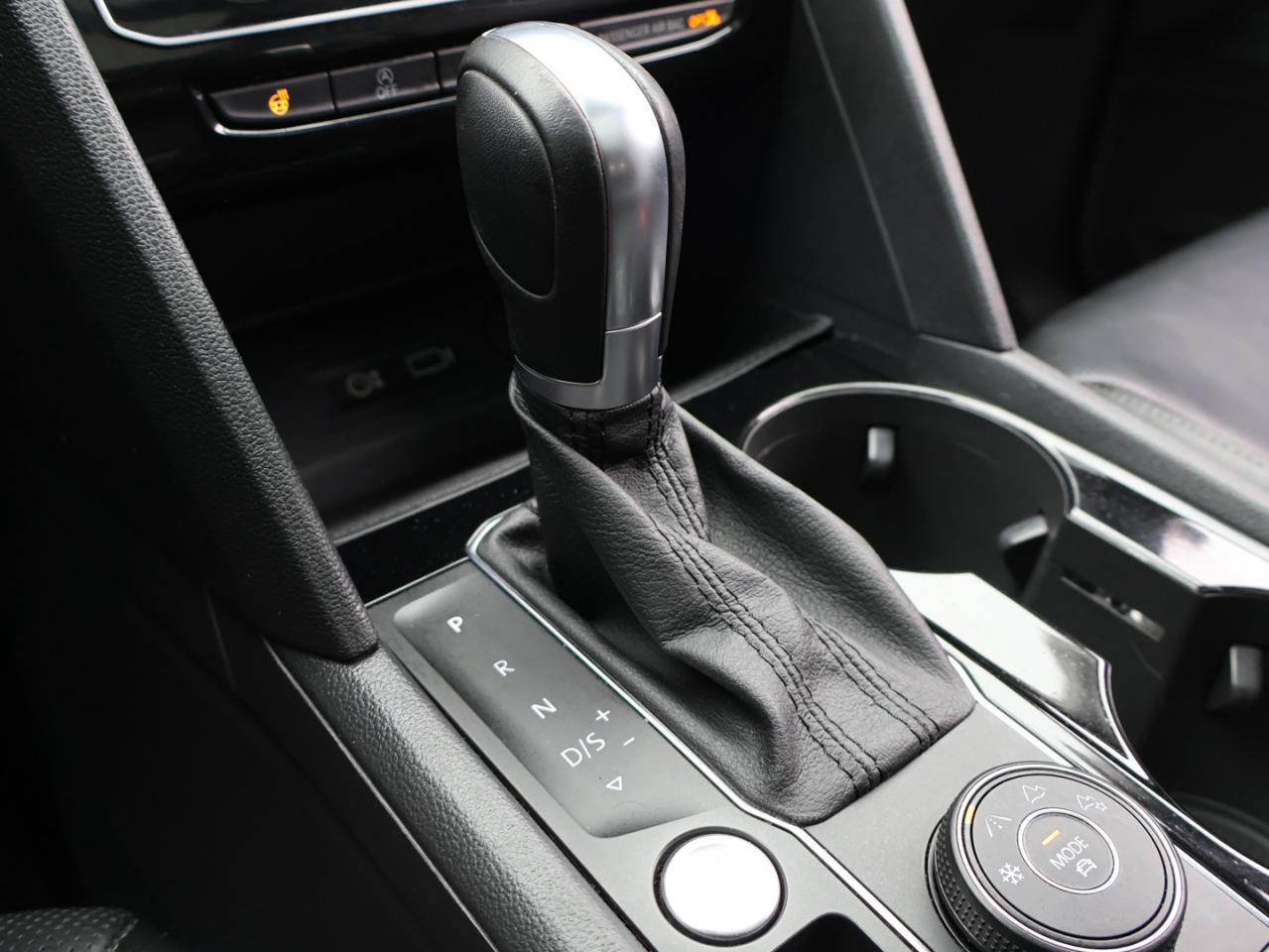 2019 Volkswagen Atlas V6 EXECLINE PREMIUM AWD CERTIFIED *SERVICE RECORDS* CAMERA NAV BLUETOOTH LEATHER HEATED SEATS PANO ROOF CRUISE ALLOYS Photo