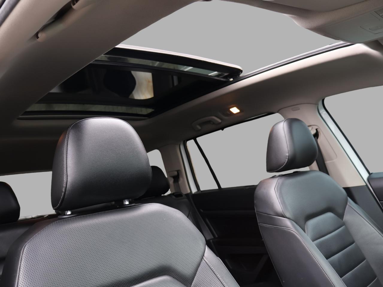 2019 Volkswagen Atlas V6 EXECLINE PREMIUM AWD CERTIFIED *SERVICE RECORDS* CAMERA NAV BLUETOOTH LEATHER HEATED SEATS PANO ROOF CRUISE ALLOYS Photo