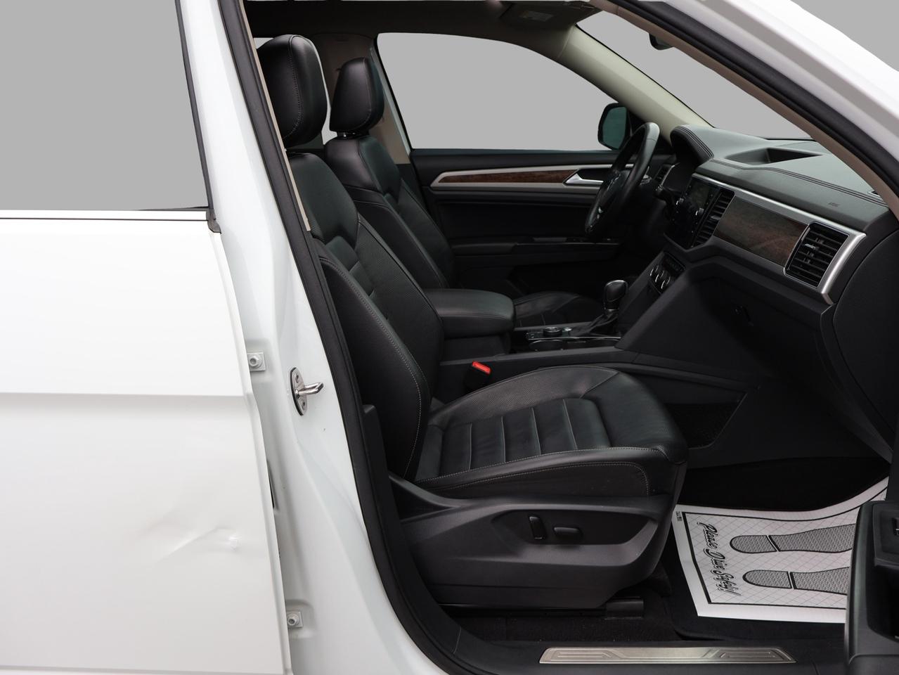 2019 Volkswagen Atlas V6 EXECLINE PREMIUM AWD CERTIFIED *SERVICE RECORDS* CAMERA NAV BLUETOOTH LEATHER HEATED SEATS PANO ROOF CRUISE ALLOYS Photo